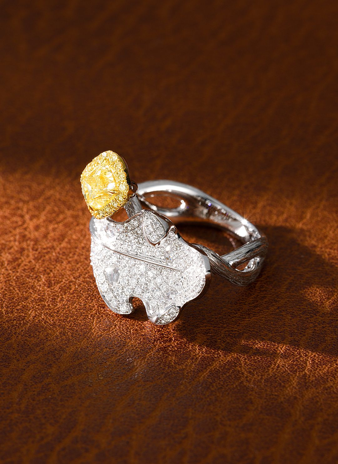 18K Yellow Gold Diamond Pillow-shaped Leaf Ring with AGL Certificate - Yellow Diamond Ring