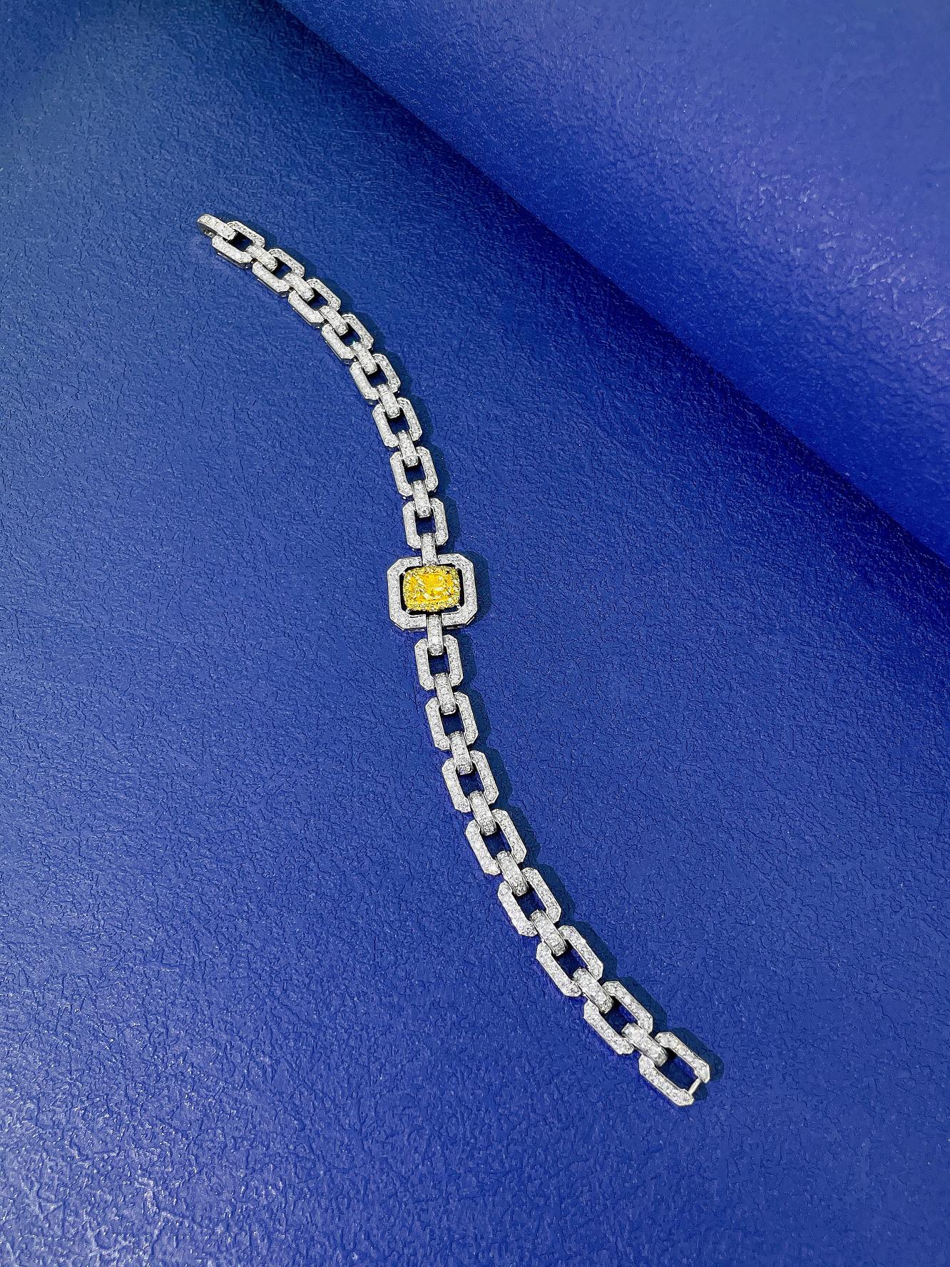 18K Yellow Gold Diamond Pillow-Shaped Marine-Inspired Bracelet - Luxury Jewelry - Yellow Diamond Bracelet