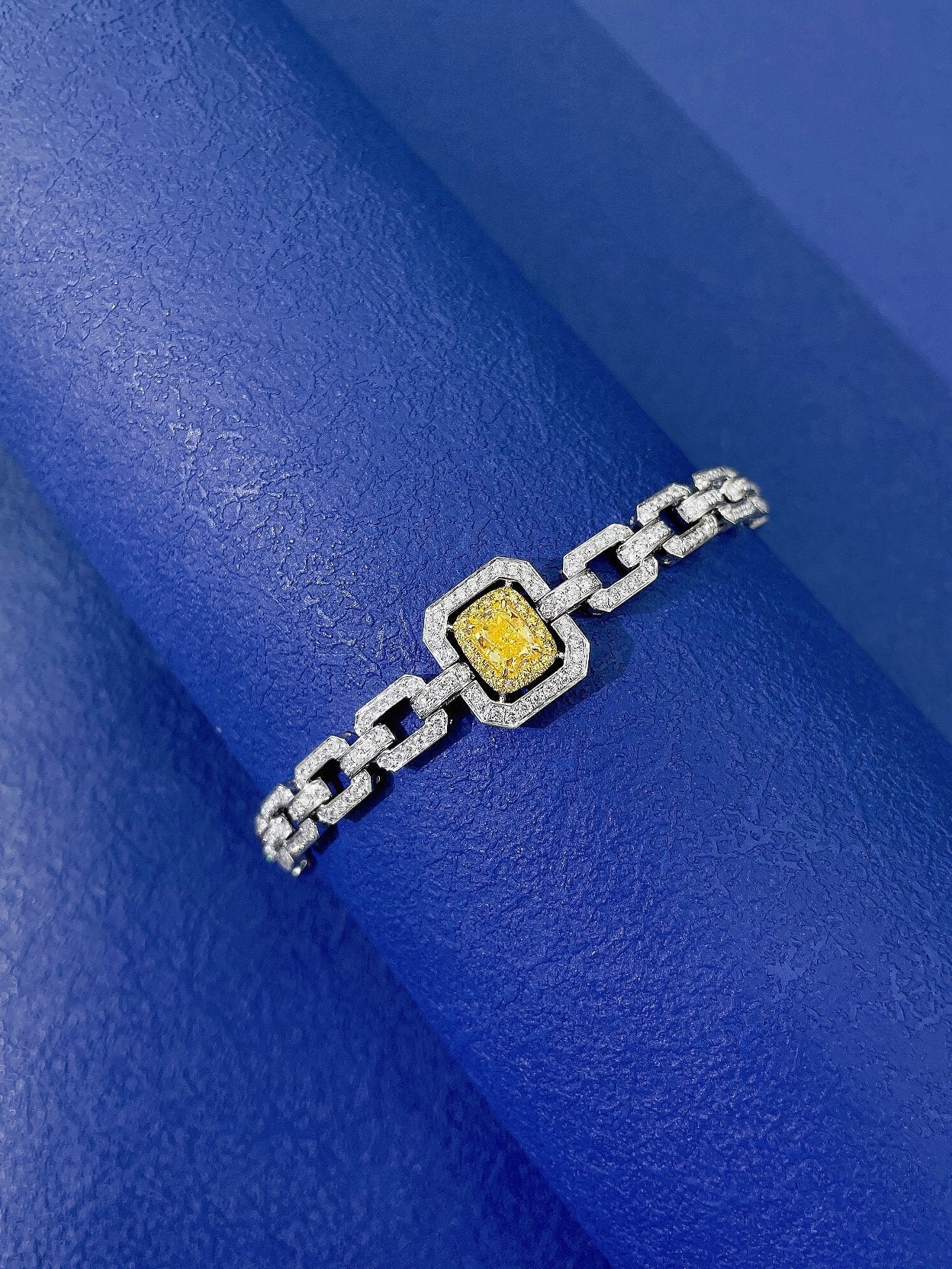 18K Yellow Gold Diamond Pillow-Shaped Marine-Inspired Bracelet - Luxury Jewelry - Yellow Diamond Bracelet