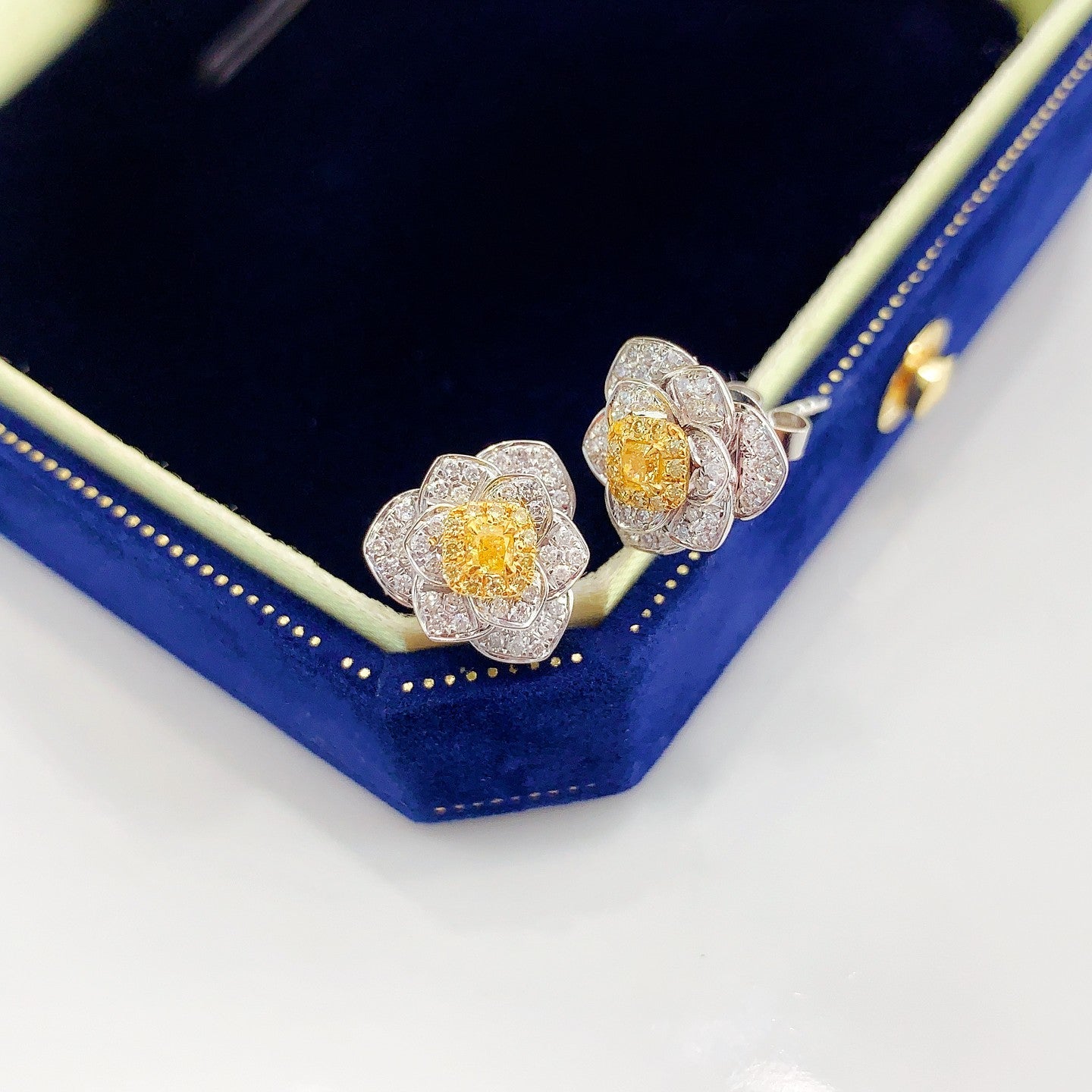 18K Yellow Gold Diamond Pillow-shaped Marquise Flower Earrings - Jeweler.Jewelry