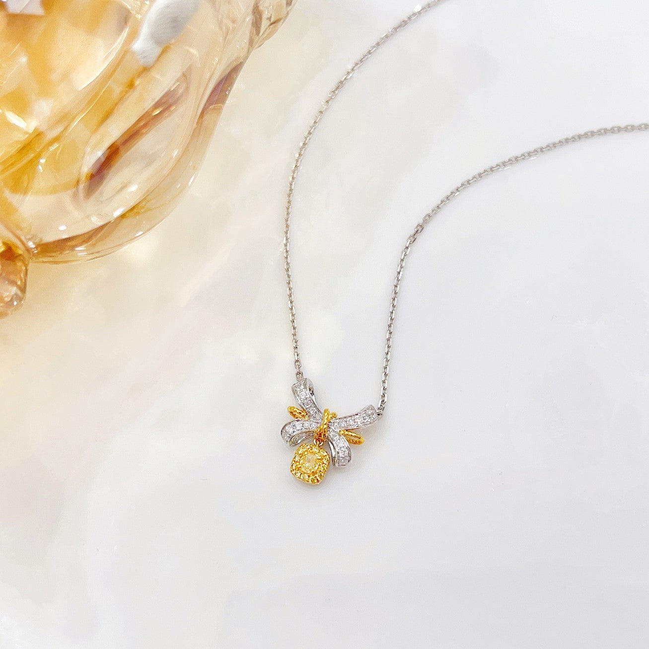 18K Yellow Gold Diamond Pillow-Shaped Split-Color Bowknot Necklace | Jewelry - Yellow Diamond Necklace