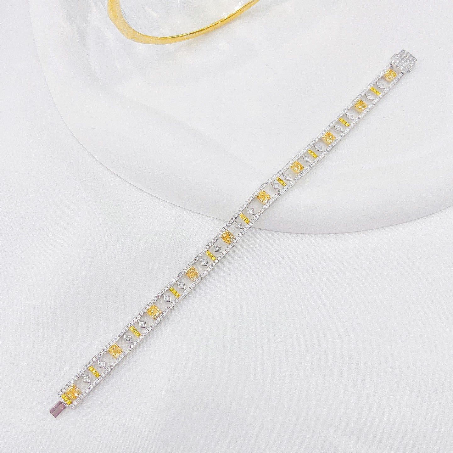 18K Yellow Gold Diamond Pillow-Shaped Step Bracelet - Luxurious Jewelry Piece - Yellow Diamond Bracelet