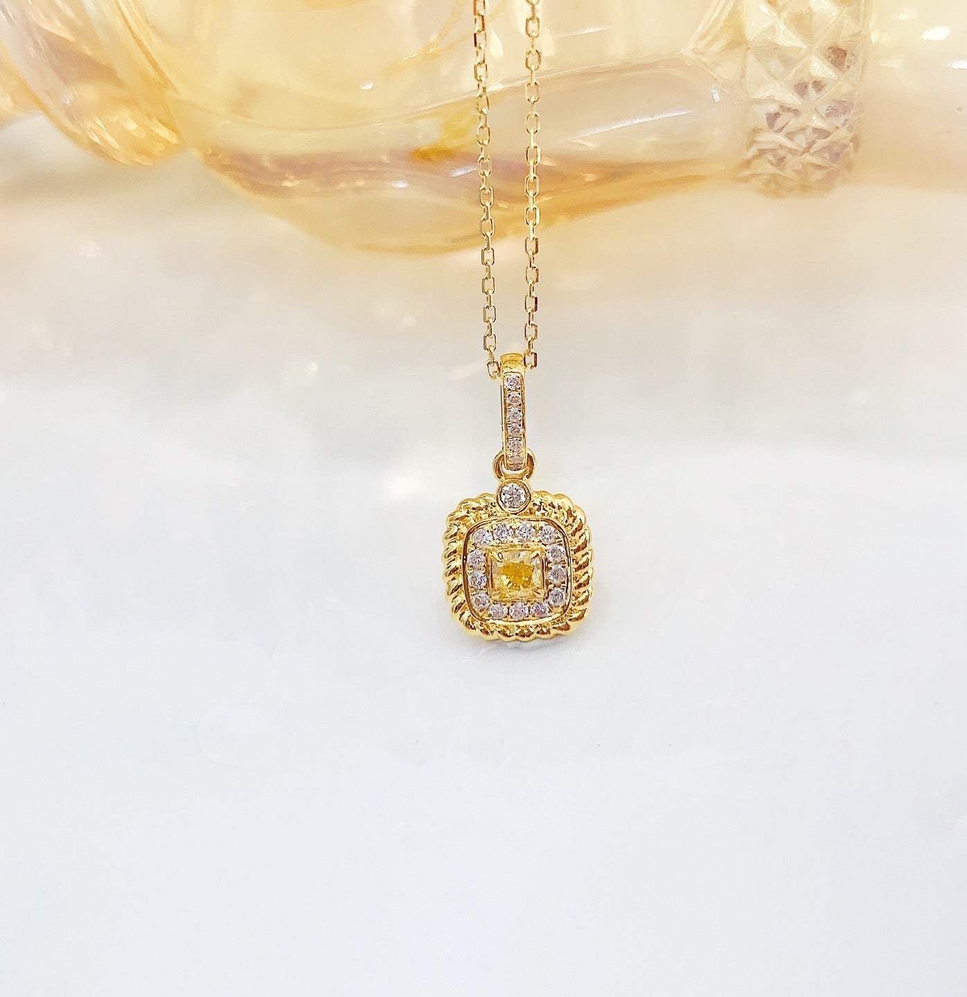 18K Yellow Gold Diamond Pillow-Shaped Twisted Edge Necklace - Yellow Diamond Necklace