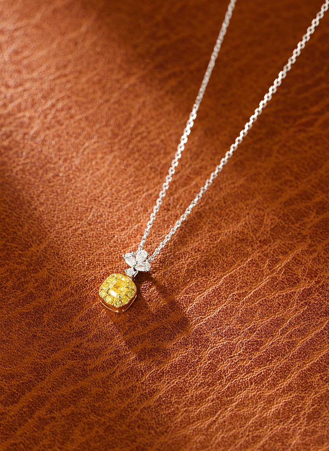 18K Yellow Gold Diamond Pineapple Necklace - Exquisite Jewelry - Yellow Diamond Necklace