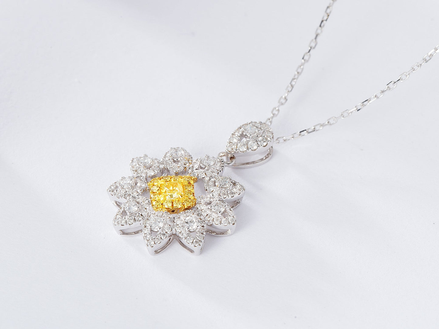 18K Yellow Gold Diamond Sunflower Pendant Necklace - Exquisite Jewelry - Yellow Diamond Necklace