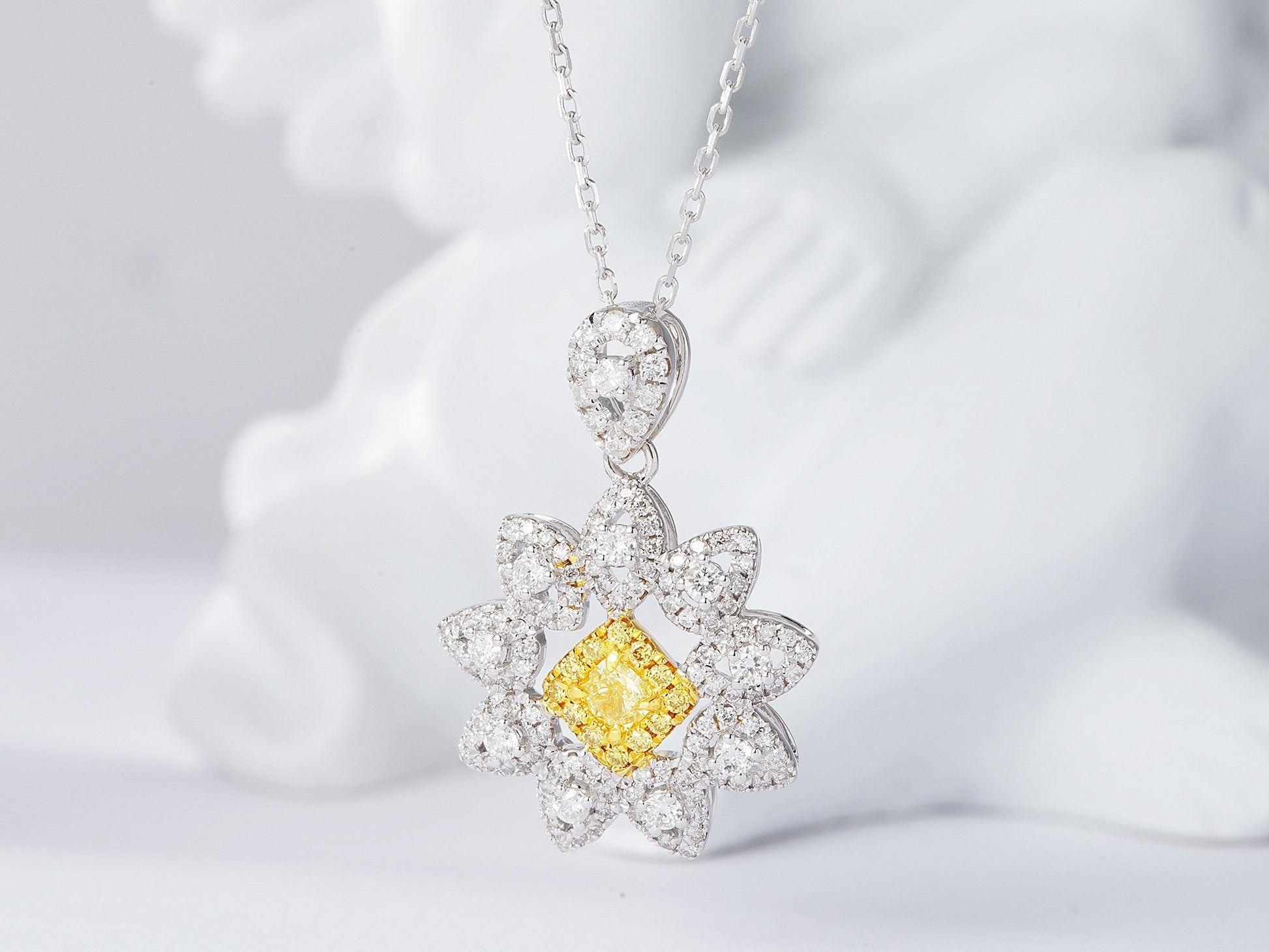 18K Yellow Gold Diamond Sunflower Pendant Necklace - Exquisite Jewelry - Yellow Diamond Necklace