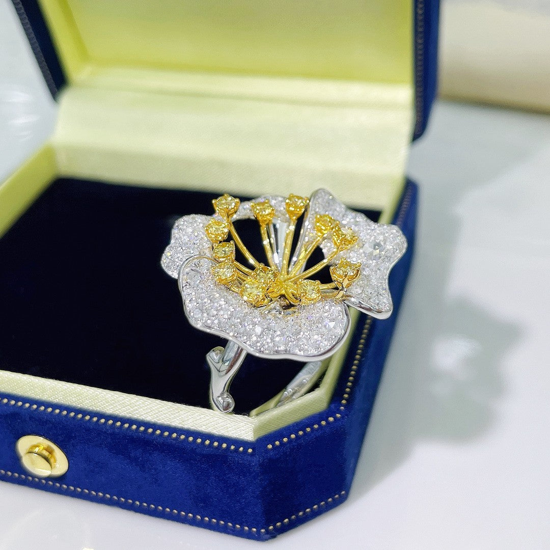 18K Yellow Gold Diamond Three-Petal Flower Ring Mounting - Luxurious Jewelry - Empty tray