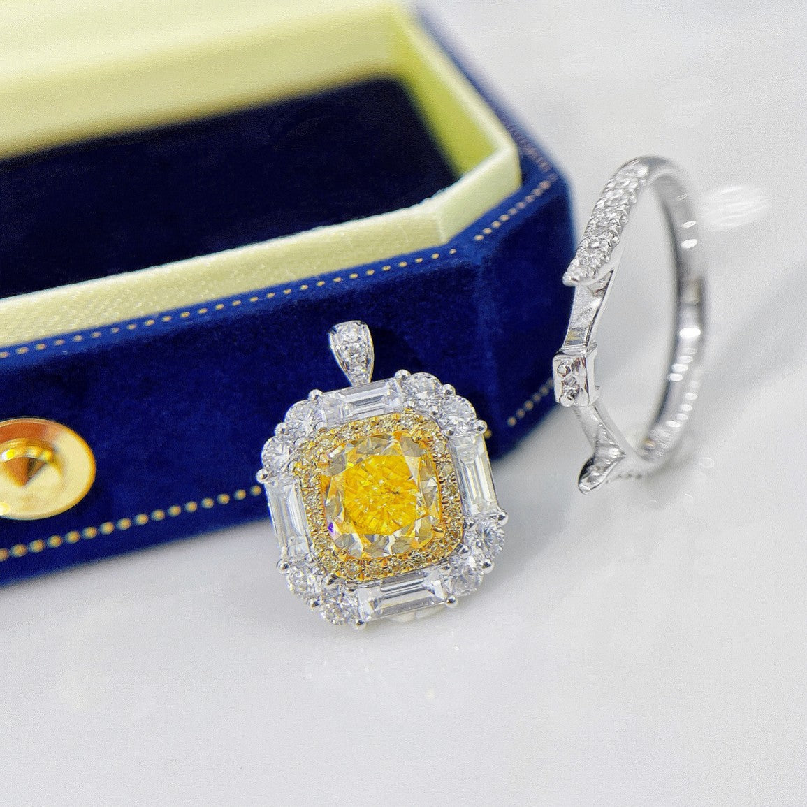 18K Yellow Gold Diamond Tiara-Style Two-Way Wear Jewelry with Diamond Halo - Yellow Diamond Ring