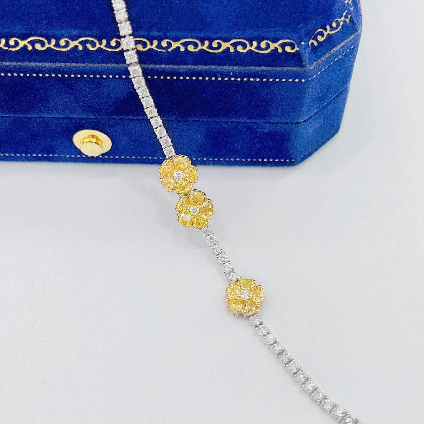 18K Yellow Gold Diamond Water Drop Five-Flower Bracelet - Luxury Jewelry - Yellow Diamond Bracelet