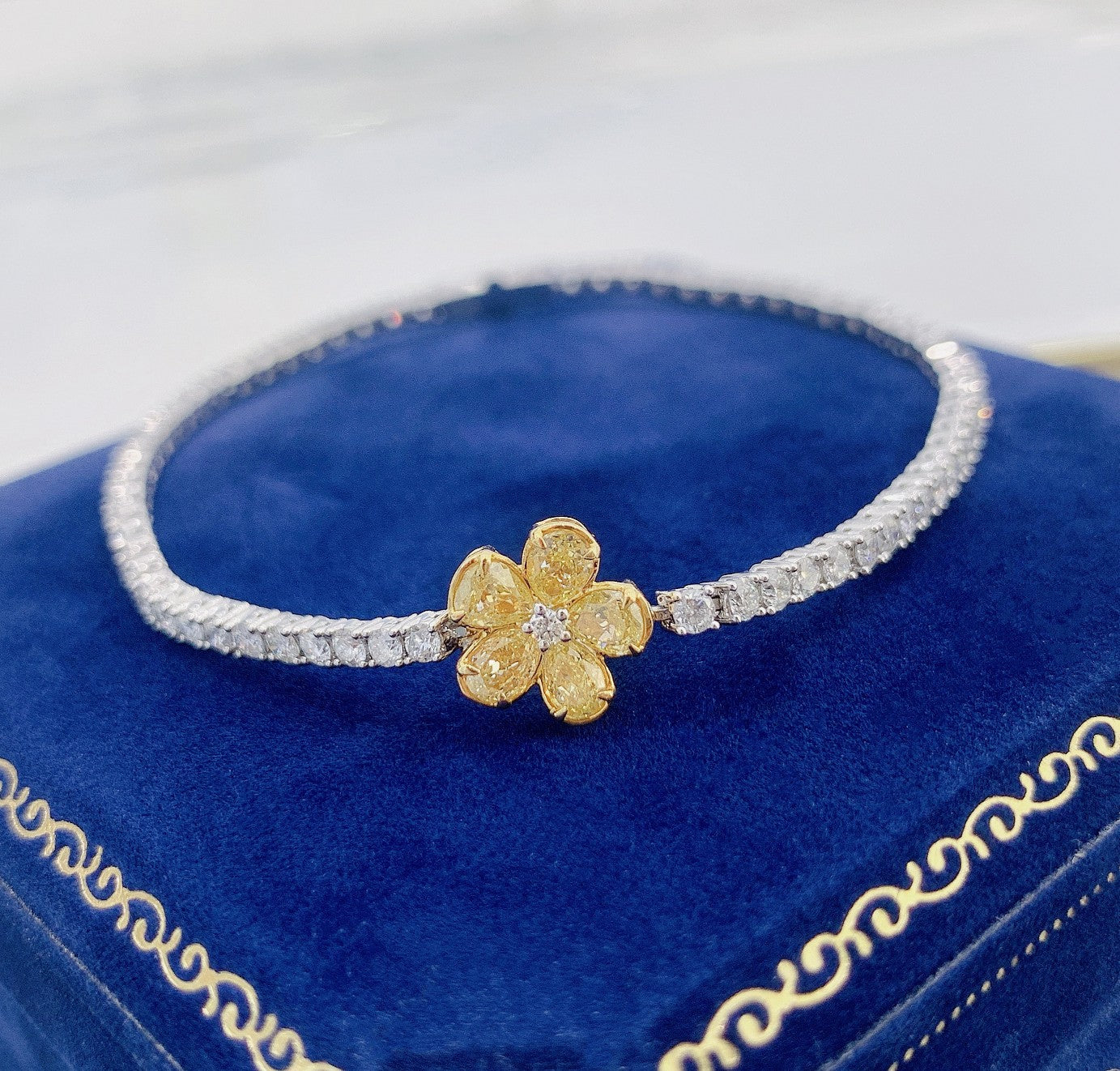 18K Yellow Gold Diamond Water Drop Five-Flower Full Diamond Bracelet - Yellow Diamond Bracelet