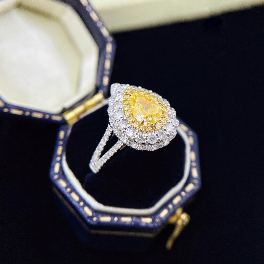 18K Yellow Gold Diamond Waterdrop Y-Arm Ring | Premium Jewelry - Yellow Diamond Ring