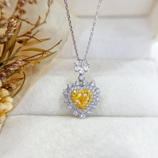 18K Yellow Gold Heart-Shaped Diamond Five-Flower Pendant Necklace - Yellow Diamond Necklace