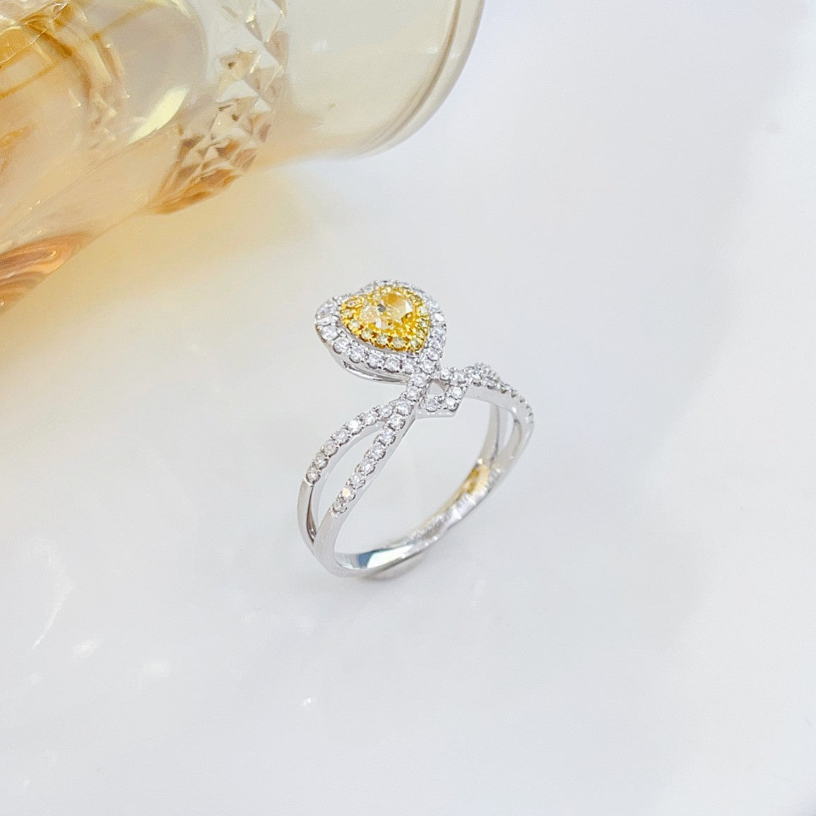 18K Yellow Gold Heart-shaped Diamond Ring - Elegant Jewelry Piece - Yellow Diamond Ring