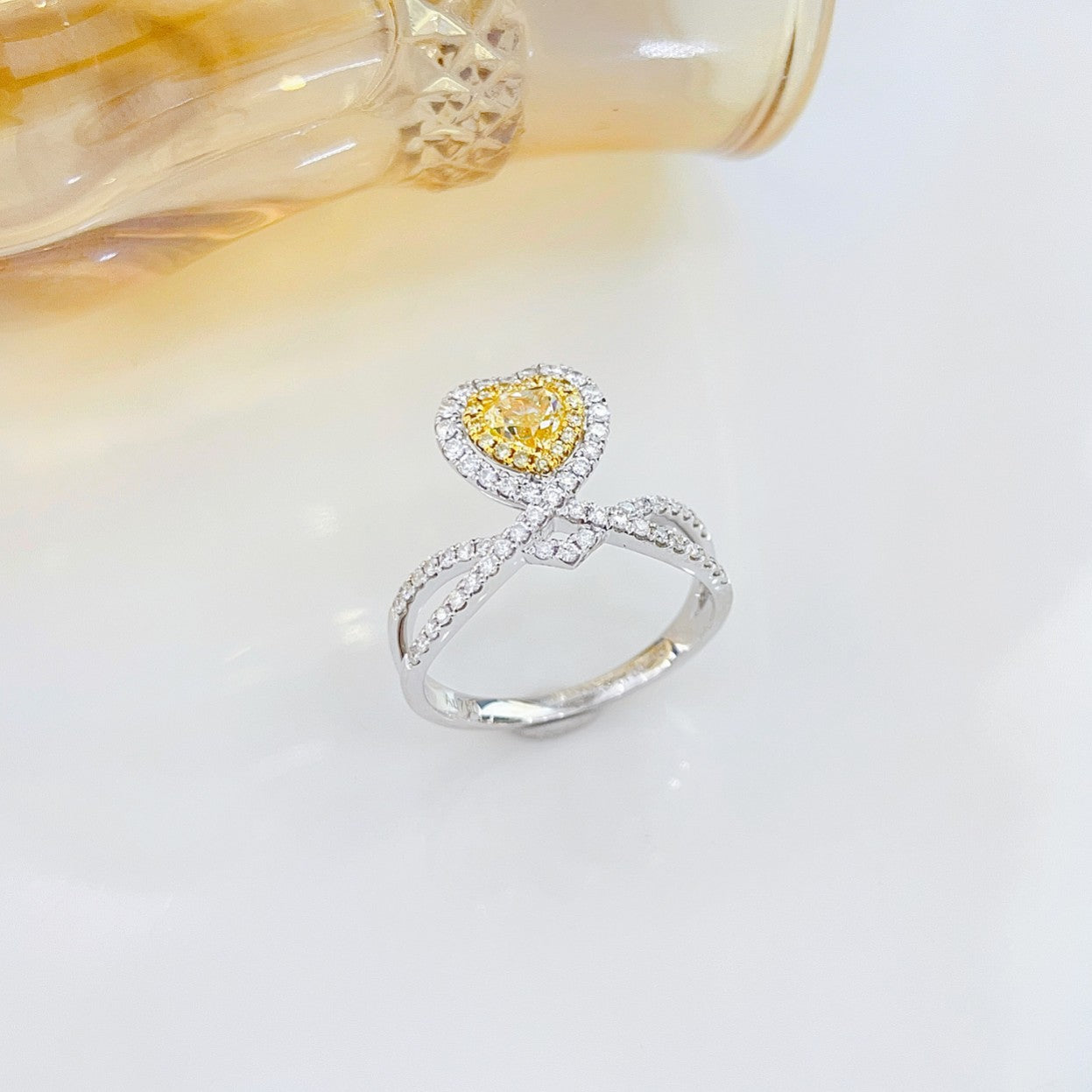 18K Yellow Gold Heart-shaped Diamond Ring - Elegant Jewelry Piece - Yellow Diamond Ring