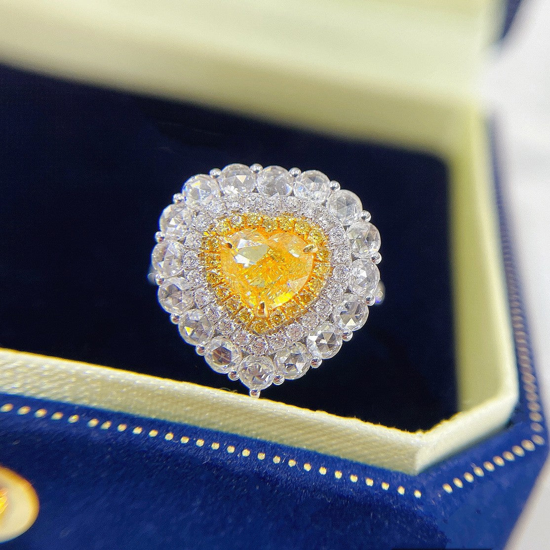 18K Yellow Gold Heart-Shaped Diamond Surround Two-Way Wear Ring with AGL Certificate | Premium Jewelry - Yellow Diamond