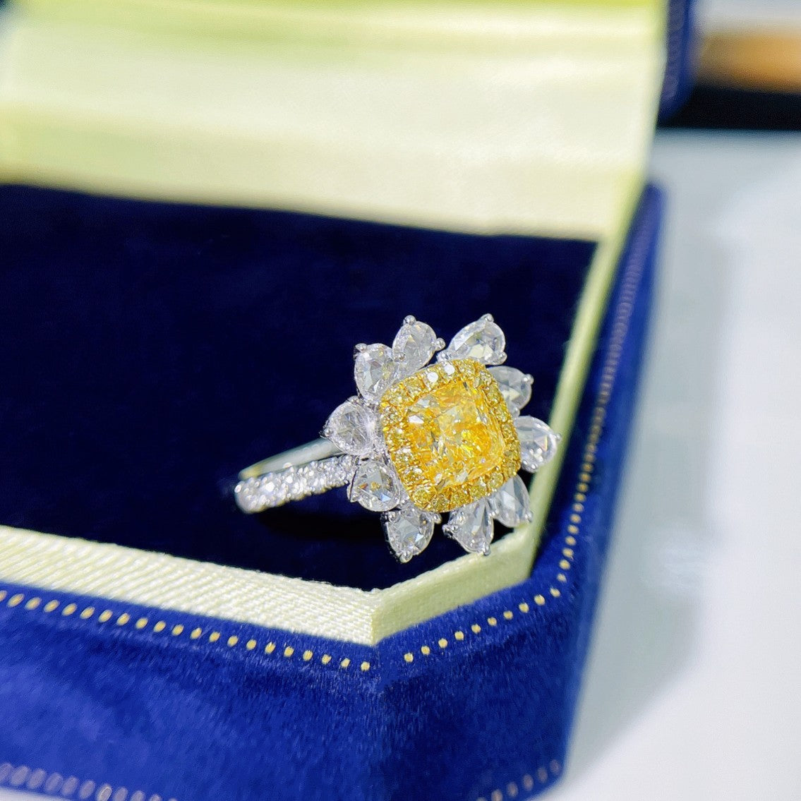 18K Yellow Gold Sunflower Diamond Ring with AGL Certificate | Premium Jewelry - Yellow Diamond Ring