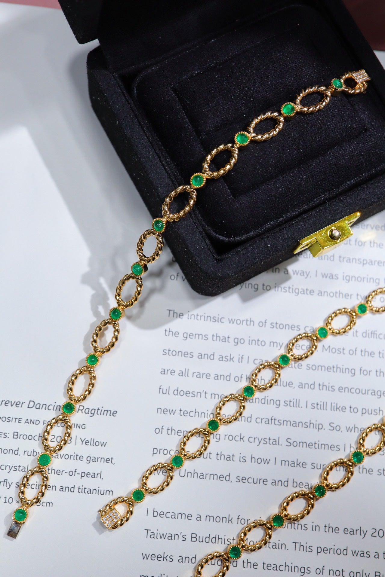 Emerald Twist Chain Bracelet in Trendy European Style - Premium Jewelry