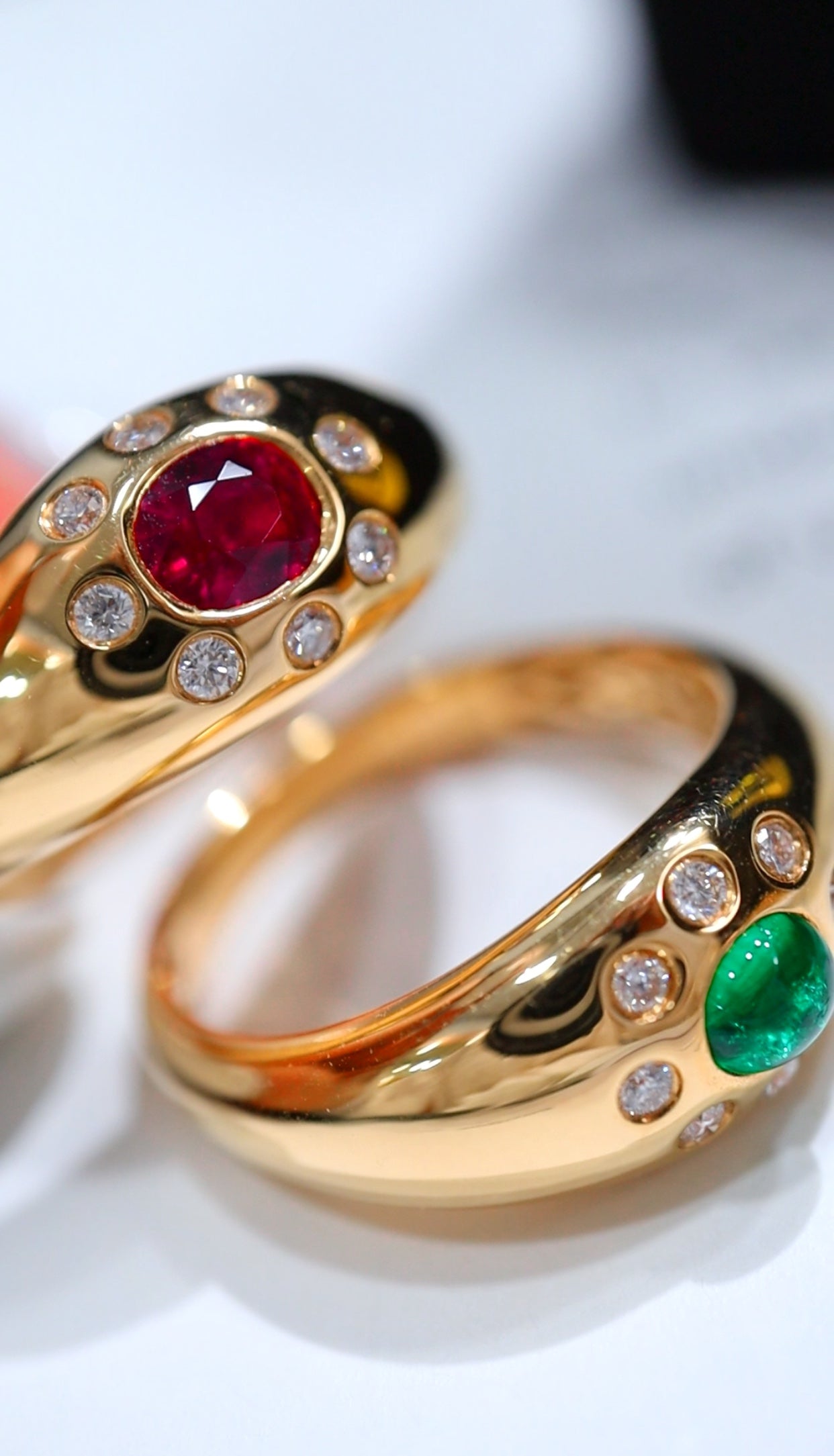 Elegant and Trendy Gold Ring with Ruby and Emerald | Fine Jewelry