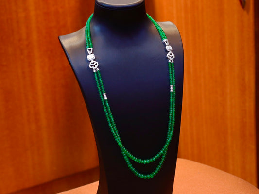 Emerald Green Jewelry Marvel: A Year-Round Elegance