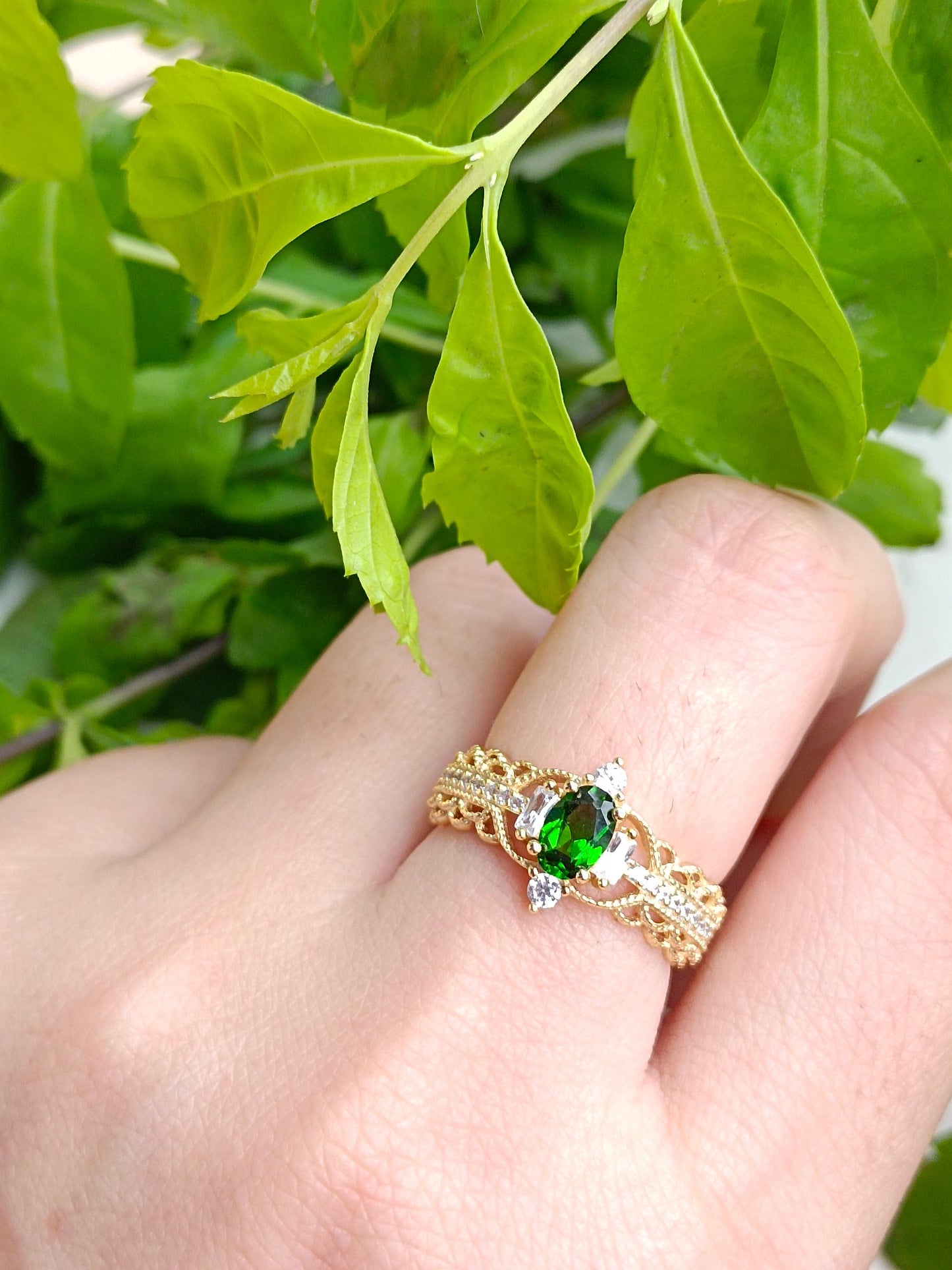 Cincin Diopside Unik dengan Gaya Lace Court - Barang Kemas Elegan