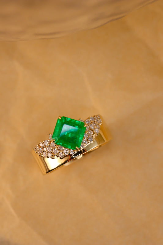 Panjshir Emerald and Diamond Jewelry Piece - A Sparkling Gem