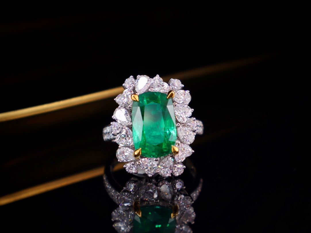 Emerald Ring Splendor: 4.16ct Grand Emerald Jewelry