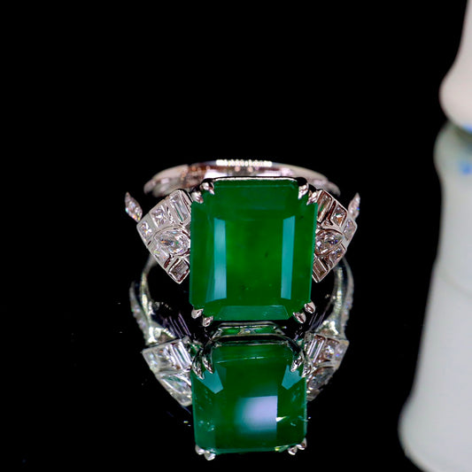 Elegant Vintage Emerald Ring - A Timeless Piece of Jewelry