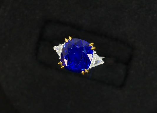 Exquisite Jewelry: Classic Three-Stone Natural Royal Blue Sapphire Ring