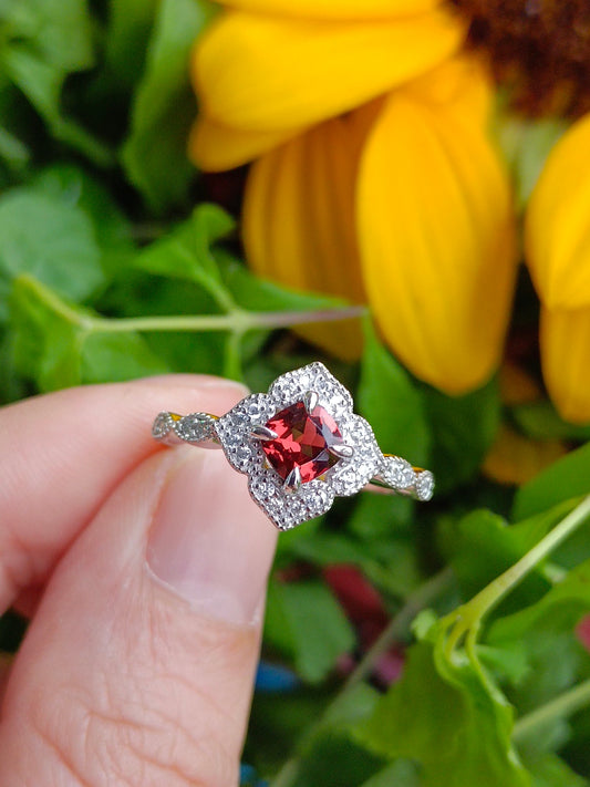 Natural Garnet Ring - Vintage Lace Design Jewelry