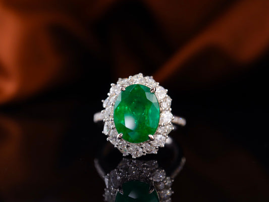 Emerald Ring - Luxurious Grand Style Jewelry