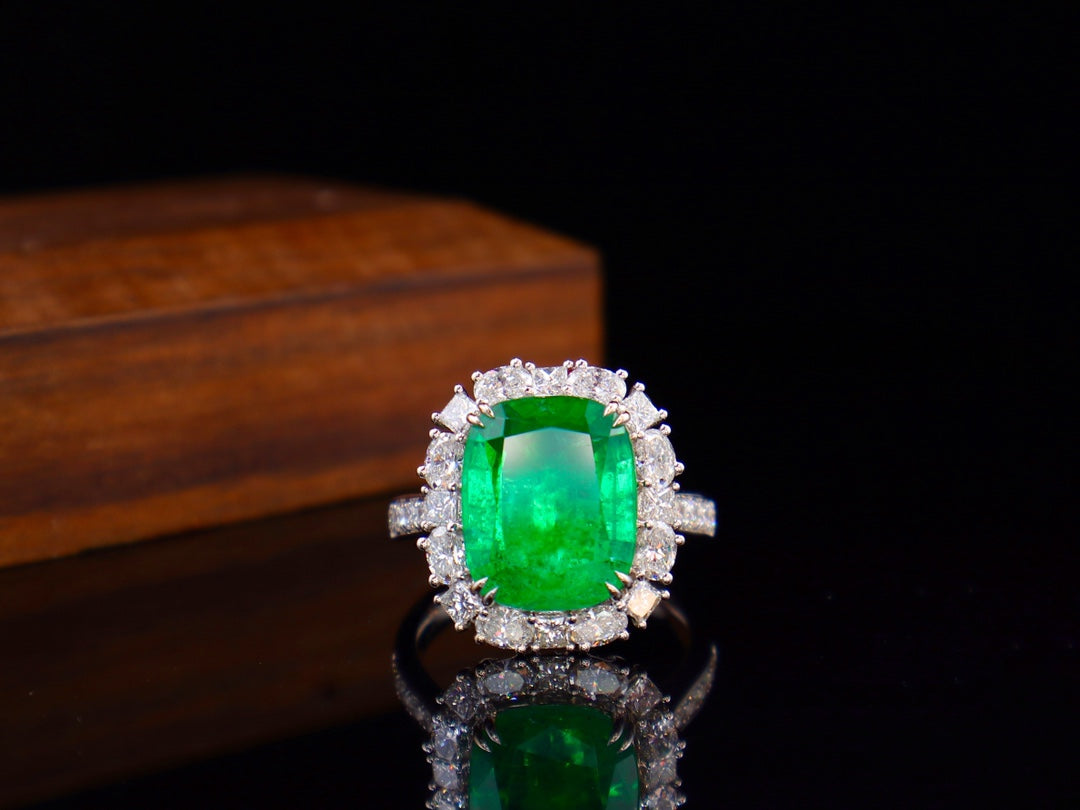 Emerald Ring - Luxurious Grand Table Cut Gemstone Jewelry