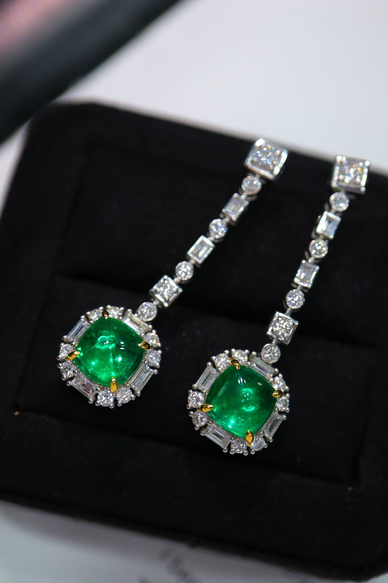 Luxurious Emerald Sugarloaf Earrings - A Must-Have Jewelry Piece