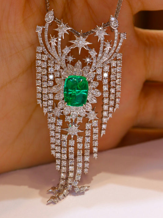 Dazzling Emerald Pendant/Brooch: A Luxurious Statement of Elegance