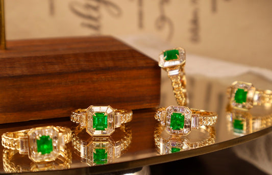 Emerald Green Cuban Link Ring - A Must-Have Jewelry Piece for Trendsetters