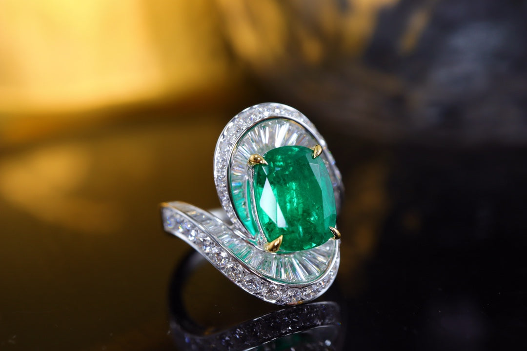 Emerald Ring Jewelry: A Luxurious Statement Piece