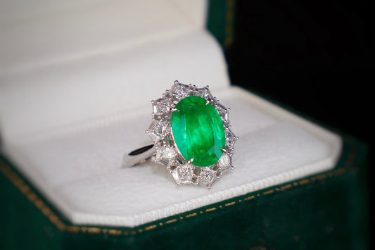 Emerald Ring - Luxurious Jewelry Piece for Everyday Elegance