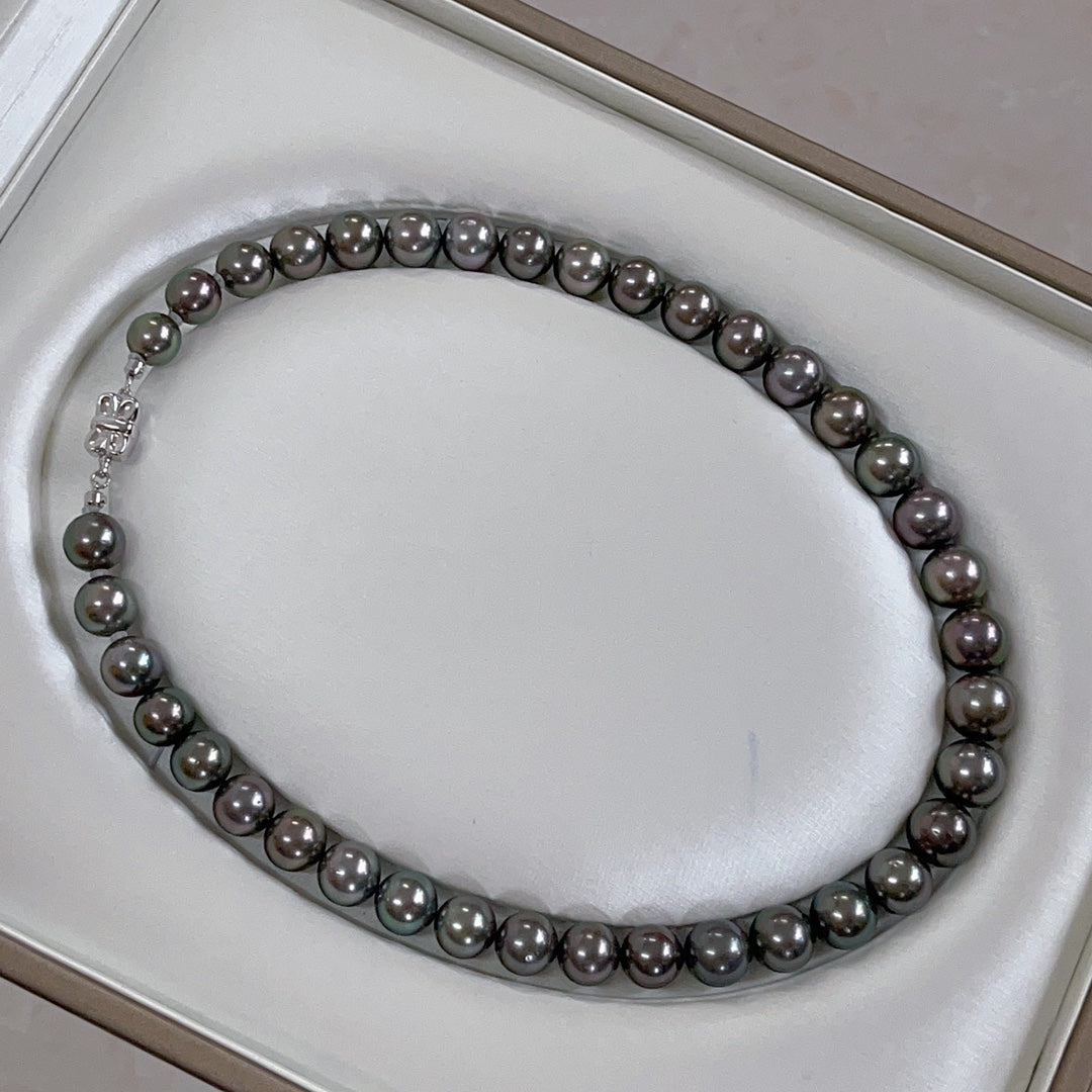 Exquisite Tahiti Black Pearl Necklace - Rare and Elegant Jewelry