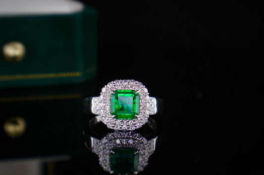 Emerald Ring - Luxurious Everyday Wear Jewelry