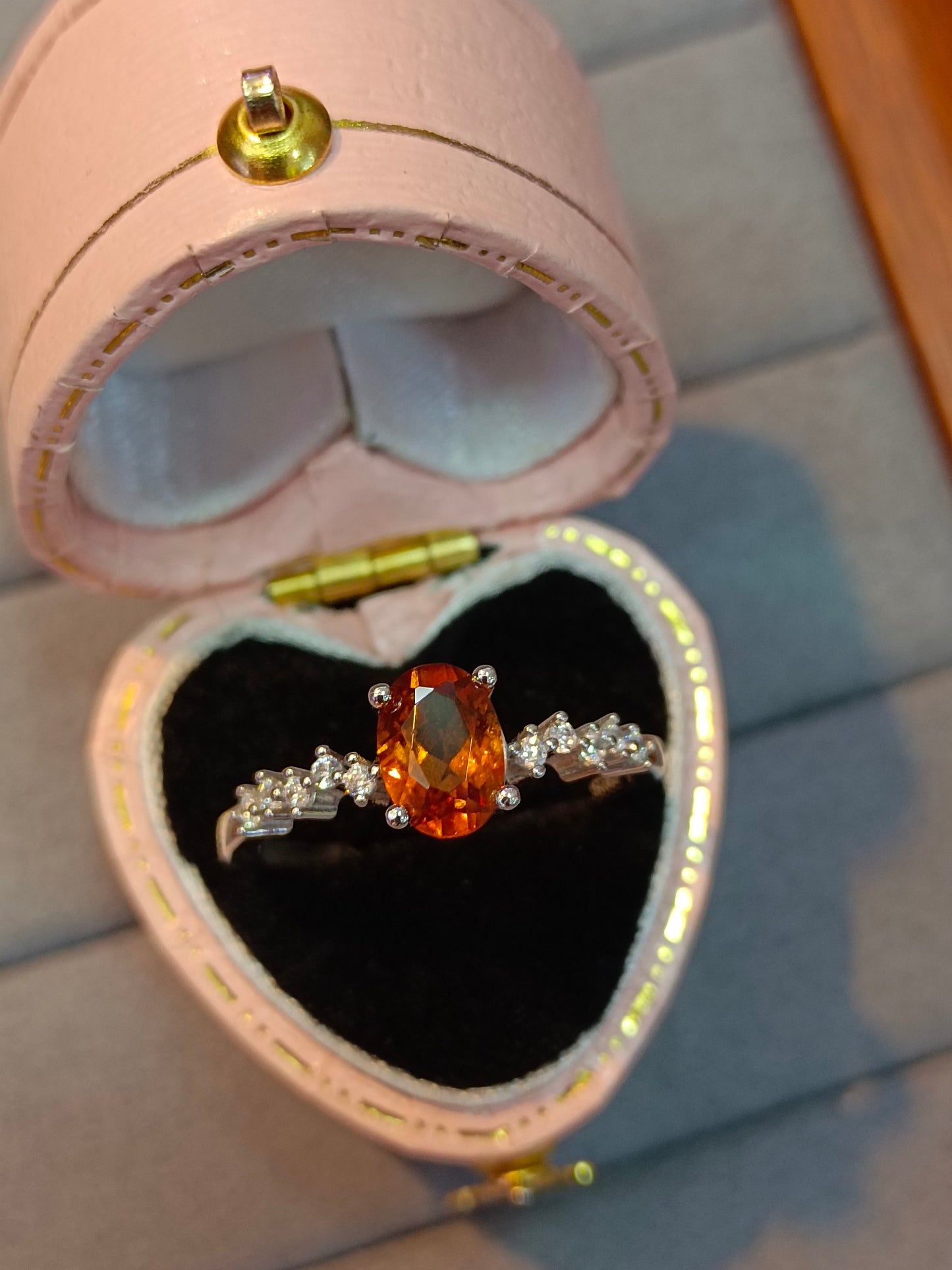 Cincin Pengerjaan Halus Perak Murni S925 Yang Indah Tertanam dengan Fanta Garnet - Perhiasan yang Dapat Disesuaikan