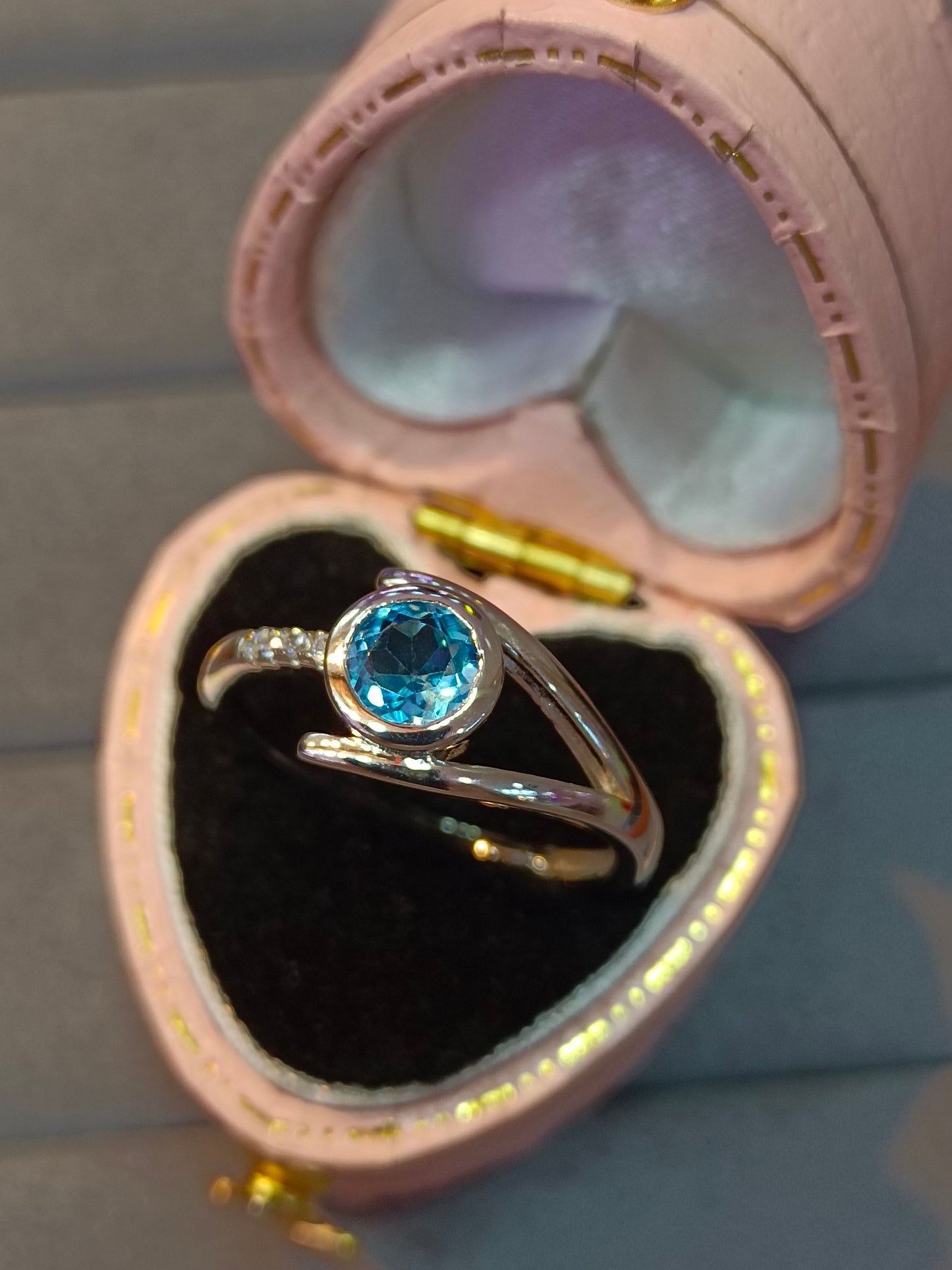 Exquisite S925 Sterling Silver Ring with Topaz Embedded in 18K Gold Setting - Unique Minimalist Jewelry