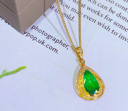 Elegant Water Drop Shaped 18K Gold Embedded Natural Emerald Pendant Jewelry