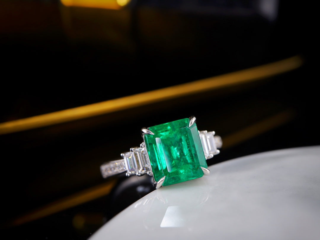 Emerald Ring - Vivid Green Jewelry Piece for Daily Wear