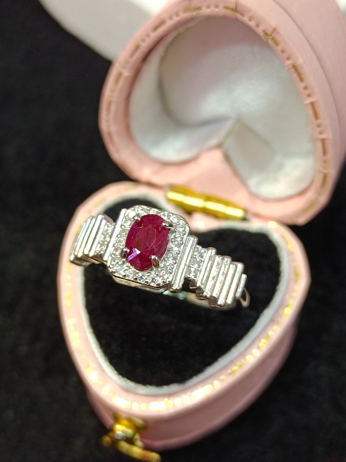 Elegant S925 Silver Ruby Embedded Ring - Unique Jewelry Piece