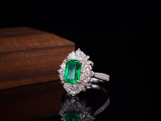 Emerald Ring - A Masterpiece of Elegance in Jewelry