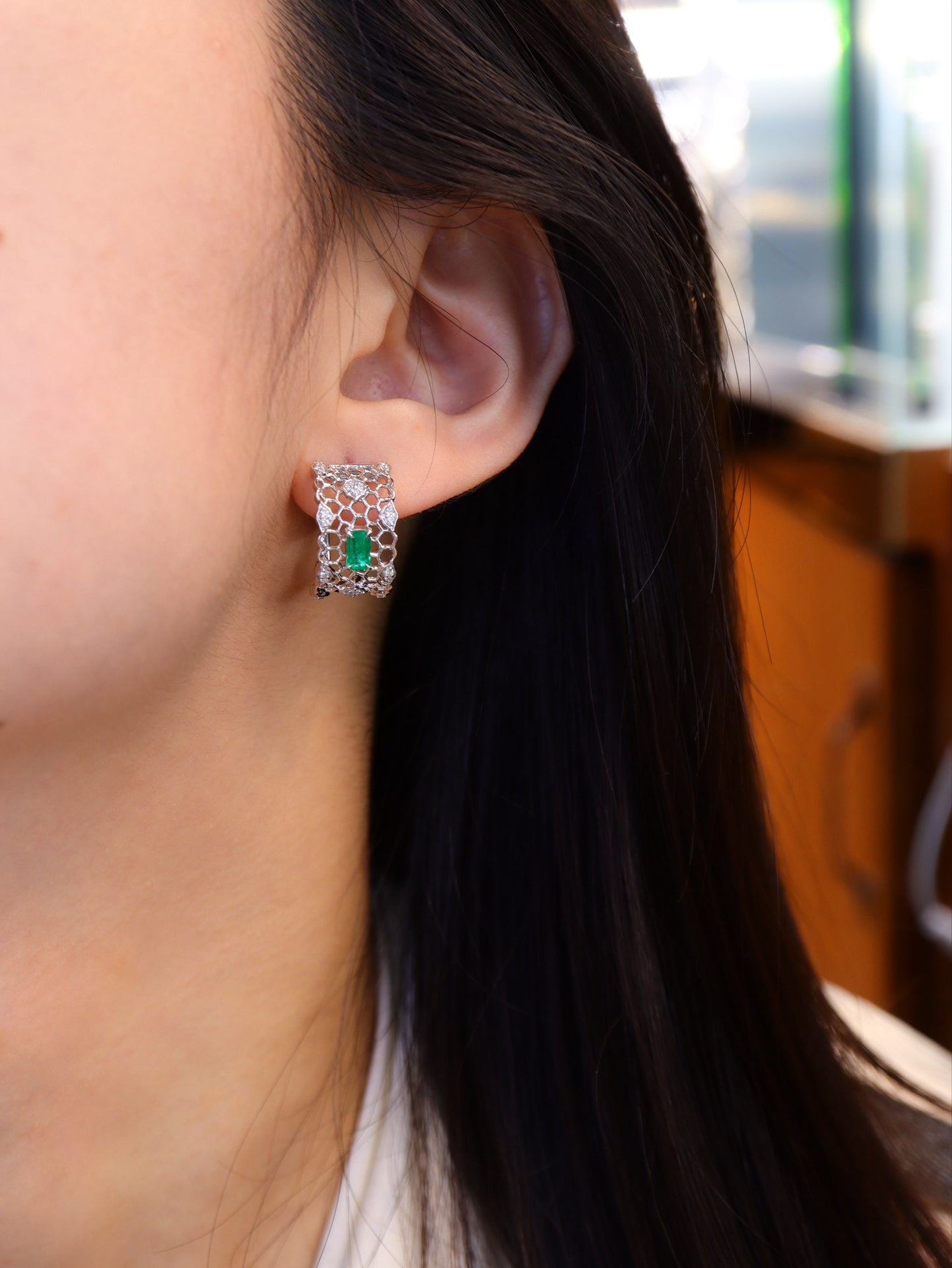 Buccellati-Style Emerald Earrings - A Classic and Elegant Jewelry Piece