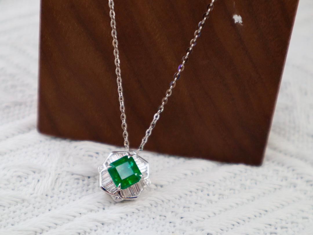 Emerald Pendant Necklace – Timeless Jewelry Piece