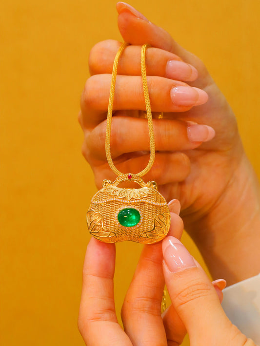 Enchanting Emerald Pendant Jewelry - Lock in Luck and Bliss