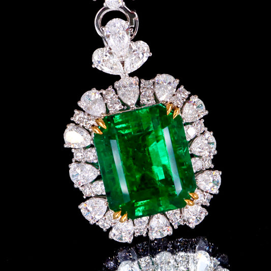 Exquisite Jewelry: 17.30 Carat Emerald and 4.89 Carat Diamond Pendant