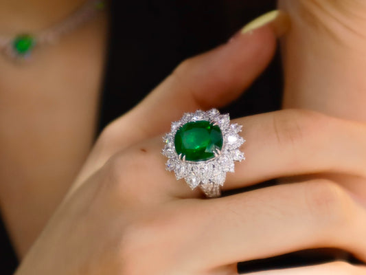 Exquisite Emerald Ring: A Majestic Piece of High-End Jewelry