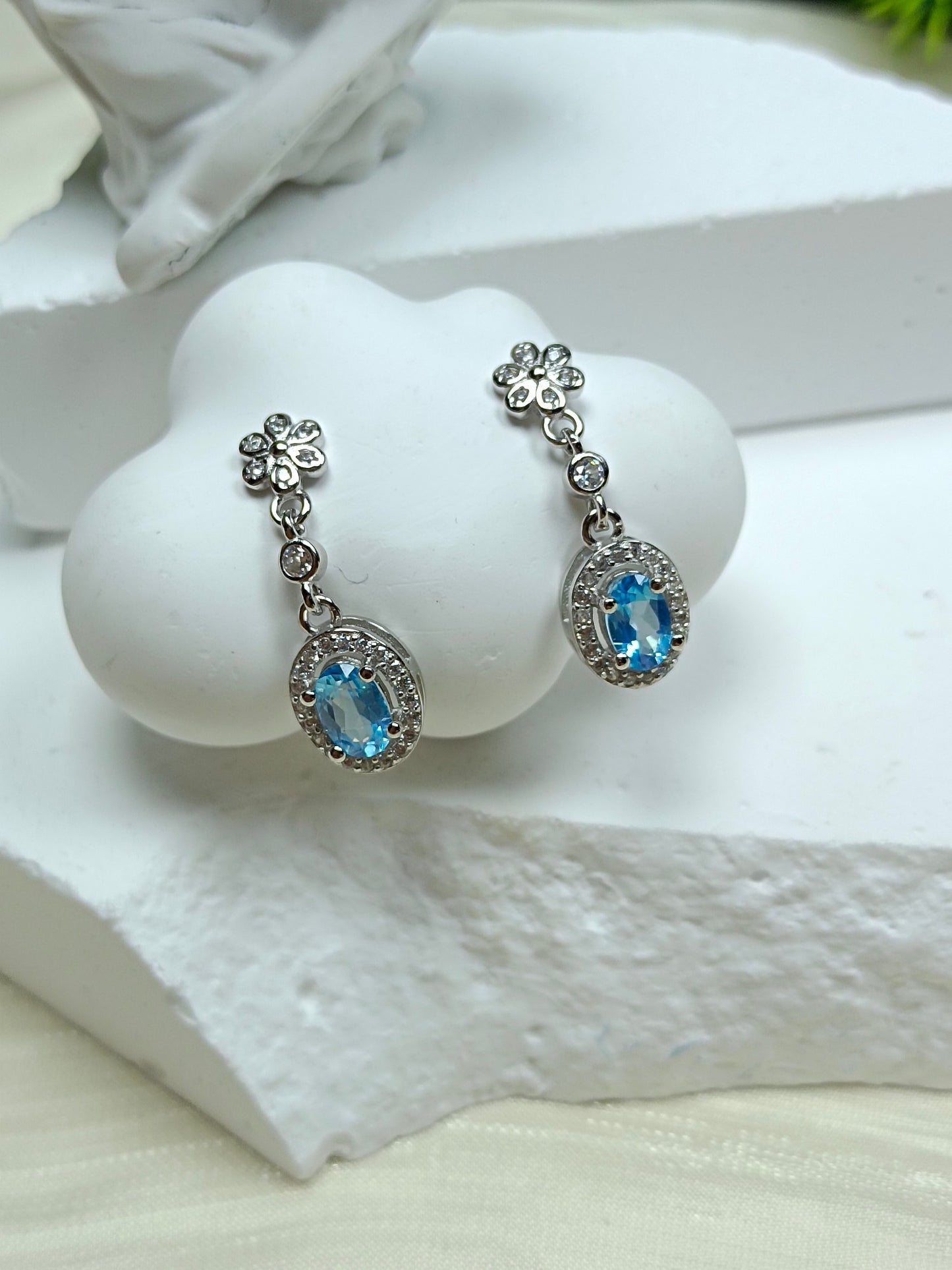 S925 Silver Embedded Topaz Earrings - New Fashionable Waterdrop Studs for Elegant Style